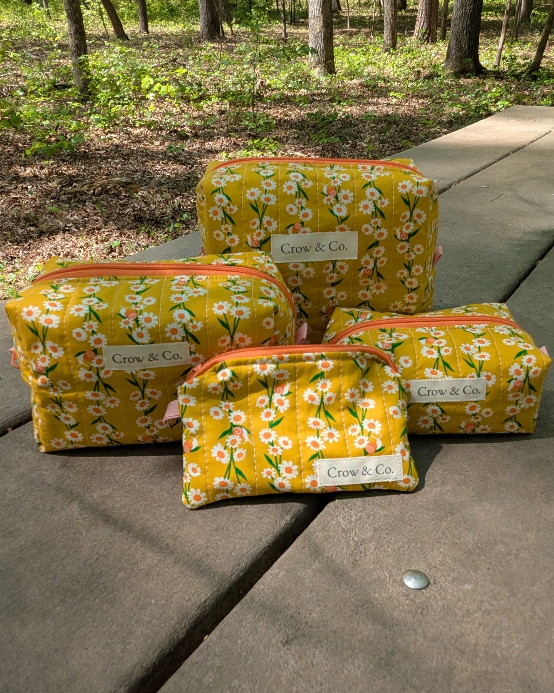 Daisy Chain Medium Quilted Travel Bag