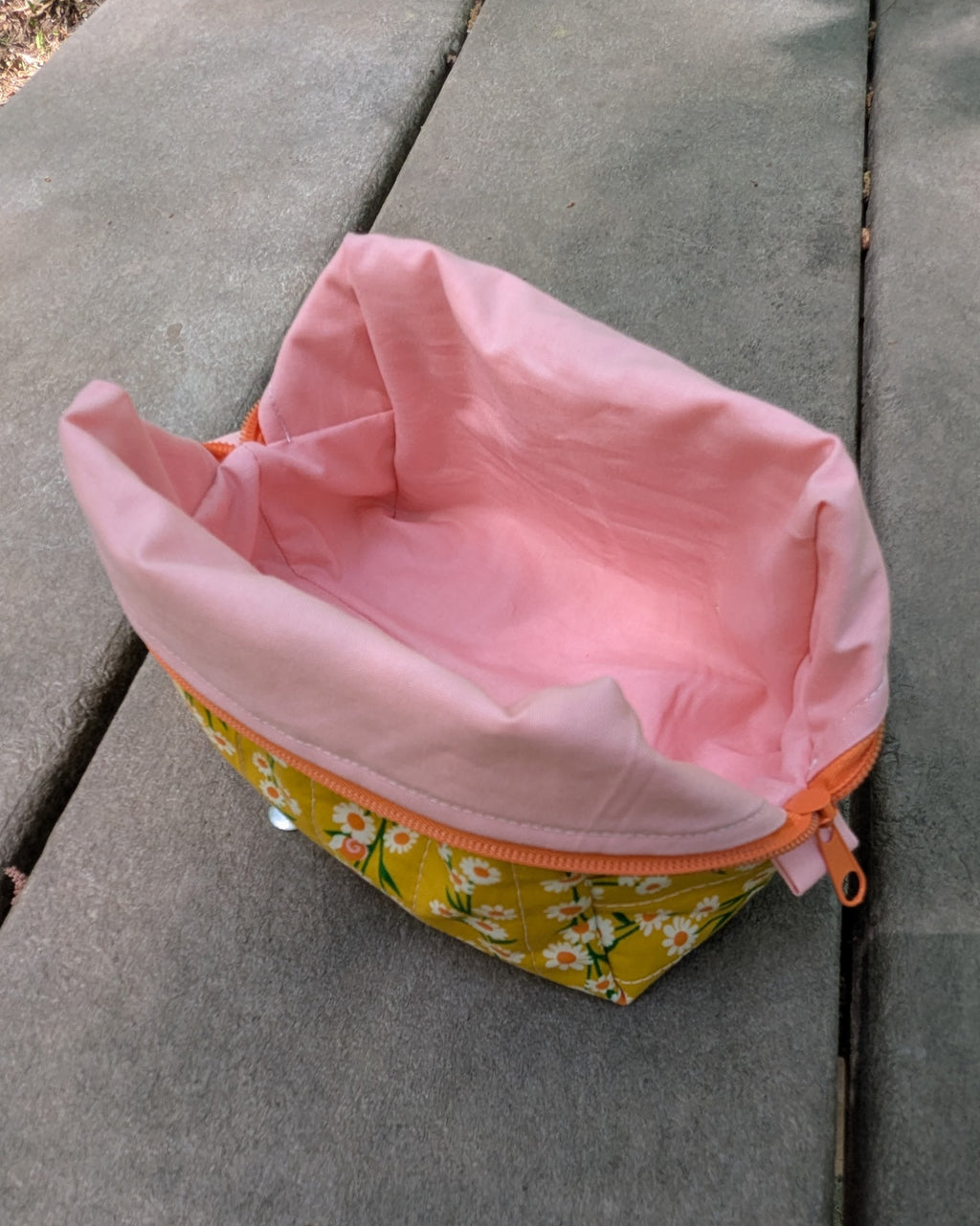 Daisy Chain Medium Quilted Travel Bag