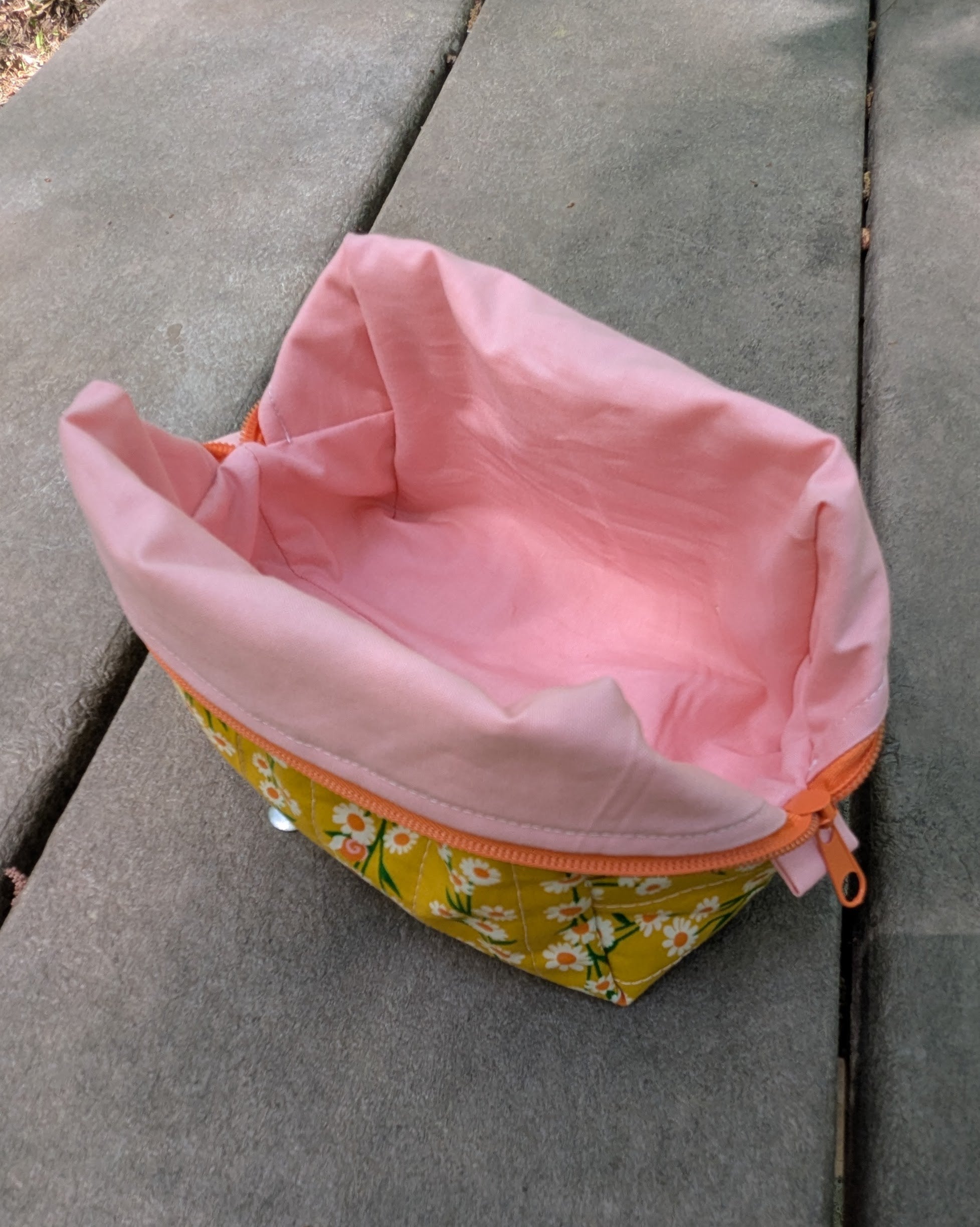 Daisy Chain Medium Quilted Travel Bag